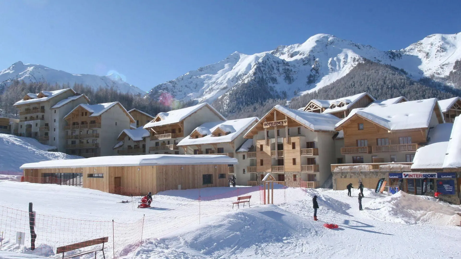 Les Terrasses Du Soleil D'Or By Infini Mountain Aparthotel Les Orres 3*,